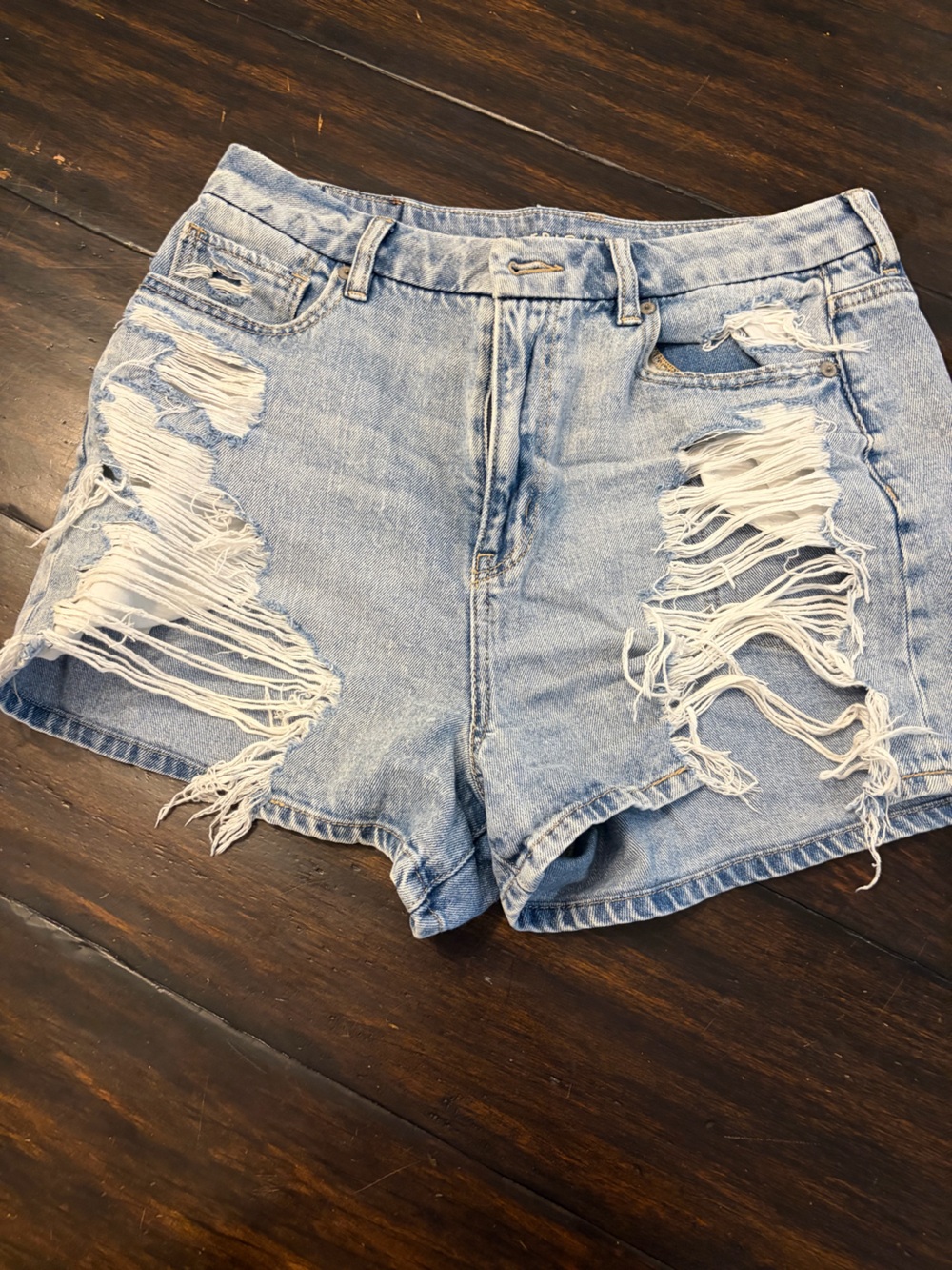 American Eagle Outfitters Light Wash Distressed curvy mom Denim Shorts size 6